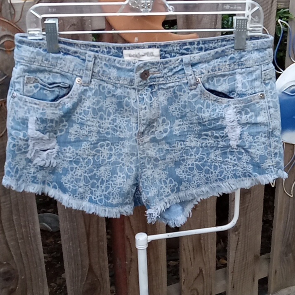 Woman's distress shorts. Size 9/10 Brand.eckounltd. Blue-white.